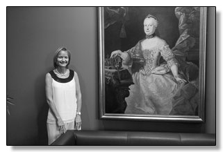Katharina vor dem Porträt Maria Theresias