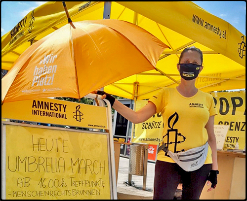 Sylvia am Amnesty-Stand