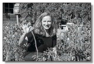 Annemarie im Garten